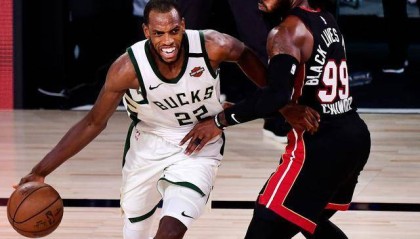  贾巴尔发球上网战术奏效，轻取胜利晋级次轮