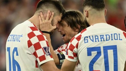  穆雷草地王者归来，温网捧杯泪洒赛场