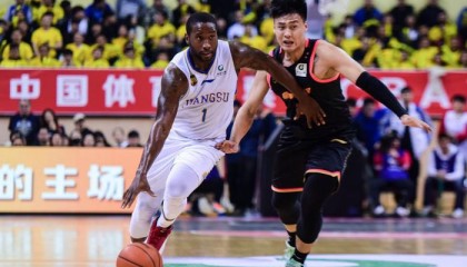  网坛新锐挑战传统，年轻力量改写格局