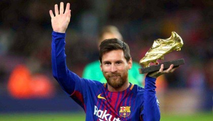  温网决赛激战正酣，德约科维奇强势冲击三连冠