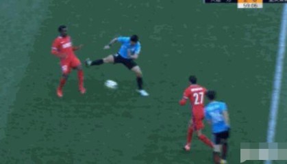  裁判判罚引发争议，赛后采访暗流涌动