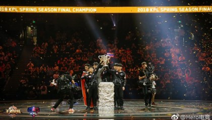  电竞选手昼夜备战，冲刺赛季最终冠军
