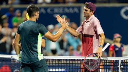  阿尔卡拉斯横扫劲敌，强势挺进半决赛