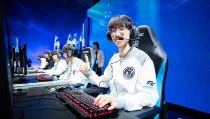  电竞新秀初露锋芒，关键局极限操作锁定胜局  