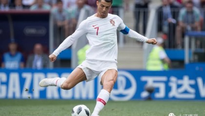  葡萄牙巨星C罗达成生涯千球里程碑