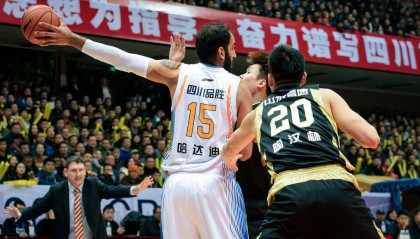  山东高速全员皆兵，团队篮球击溃广东队