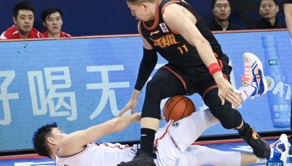  上海久事双外援合璧击败深圳马可波罗