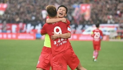  球迷文化蓬勃发展，主场氛围愈发热烈