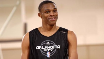  夏季联赛火热进行，新秀表现抢眼