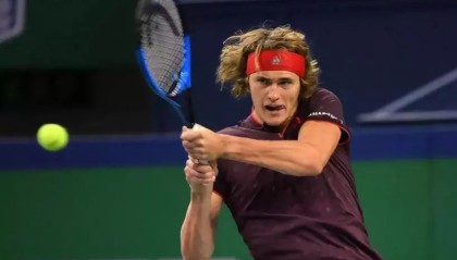  梅德韦杰夫硬地称王，上海劳力士大师赛折桂