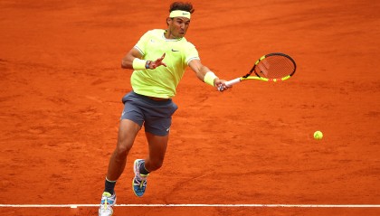  红土之王纳达尔复出首秀，直落三盘轻松晋级次轮  