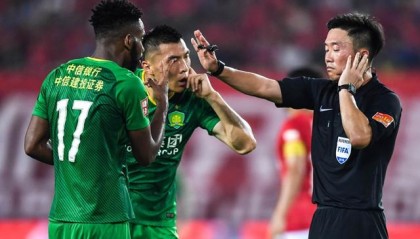  主场哨声引发争议，裁判判罚成赛后焦点