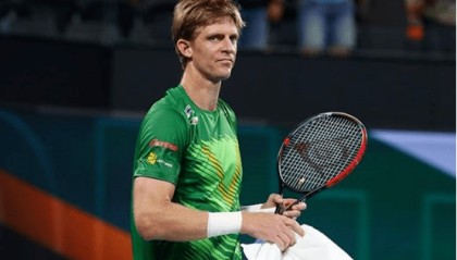  卢布列夫挽救赛点，马德里大师赛惊险夺冠