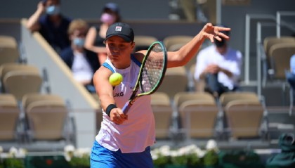  斯维亚泰克卫冕成功，波兰之星闪耀赛场