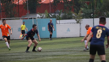  草根球队逆袭传奇，业余选手击败职业劲旅