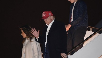  莱巴金娜身高优势尽显统治网前较量