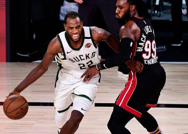  贾巴尔发球上网战术奏效，轻取胜利晋级次轮