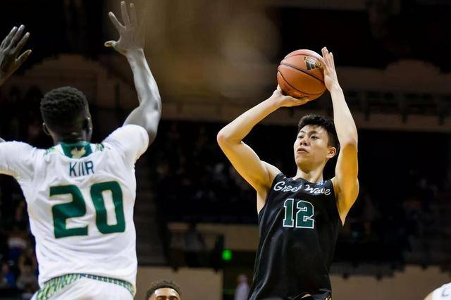  易建联复出首秀带领广东轻取深圳队