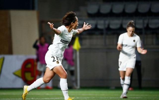  东亚杯较量，日本队三球完胜中国队