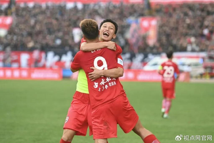  球迷文化蓬勃发展，主场氛围愈发热烈