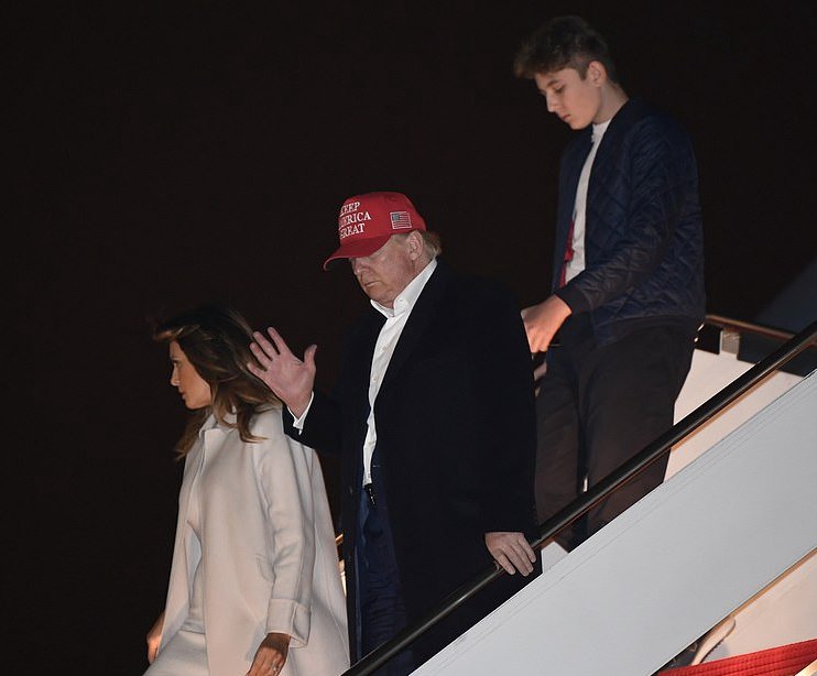  莱巴金娜身高优势尽显统治网前较量